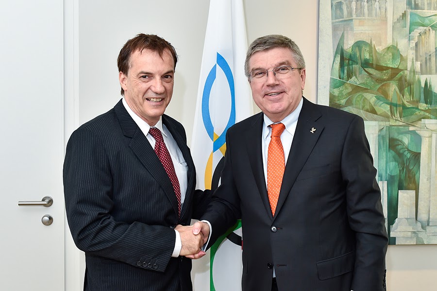 스테판 폭스 AIMS 회장(왼쪽)과 토마스 바흐 IOC 위원장. ⓒAIMS
